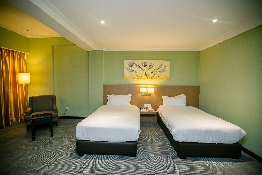 Merdeka Hotel Kluang Exteriör bild