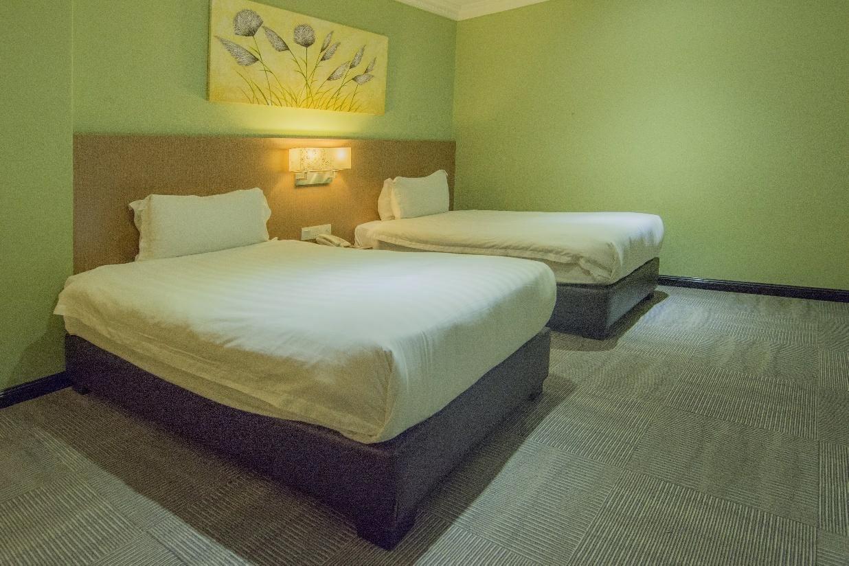 Merdeka Hotel Kluang Exteriör bild