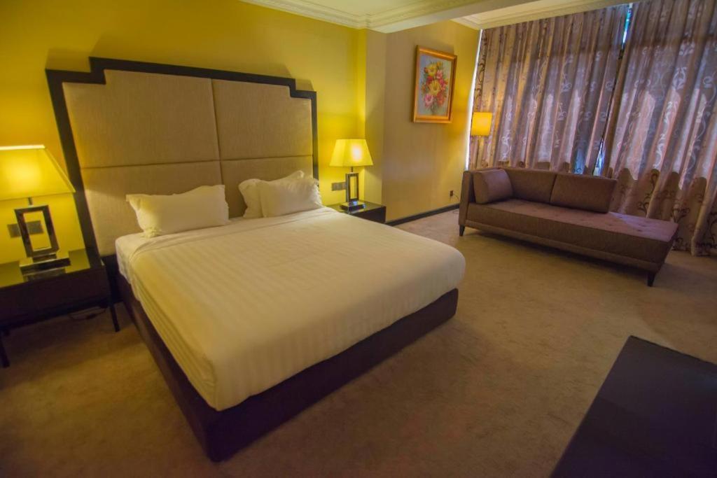 Merdeka Hotel Kluang Exteriör bild