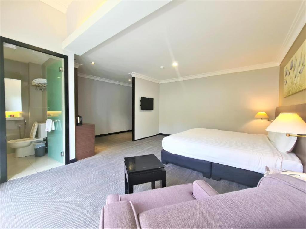 Merdeka Hotel Kluang Exteriör bild