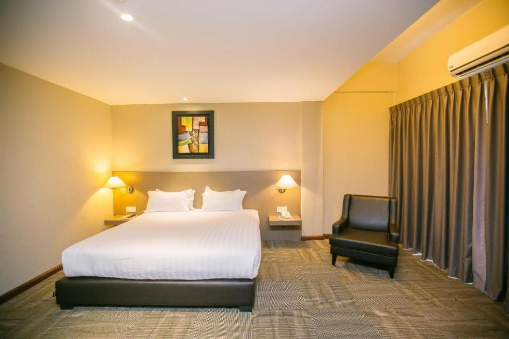 Merdeka Hotel Kluang Exteriör bild