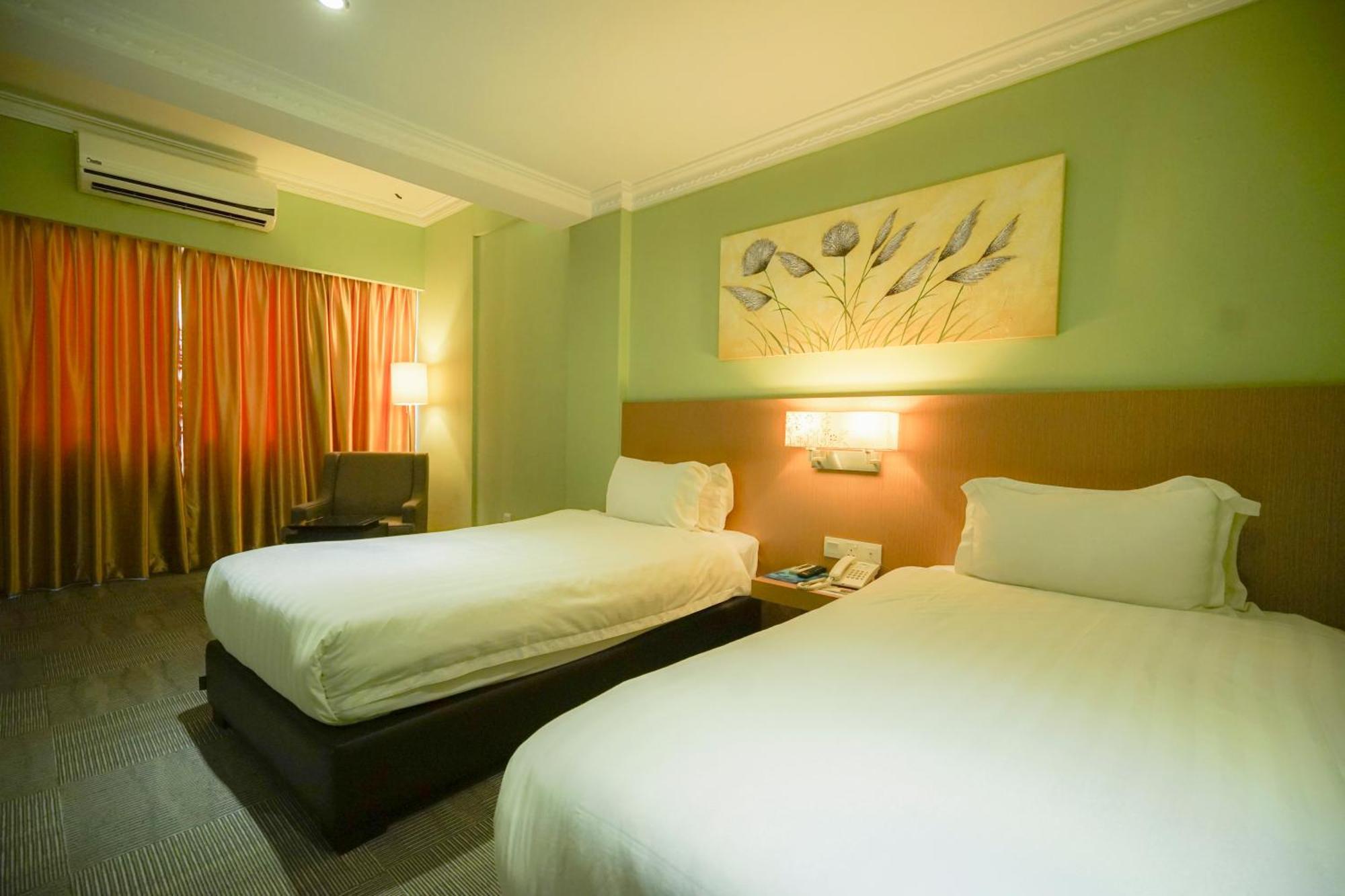 Merdeka Hotel Kluang Exteriör bild