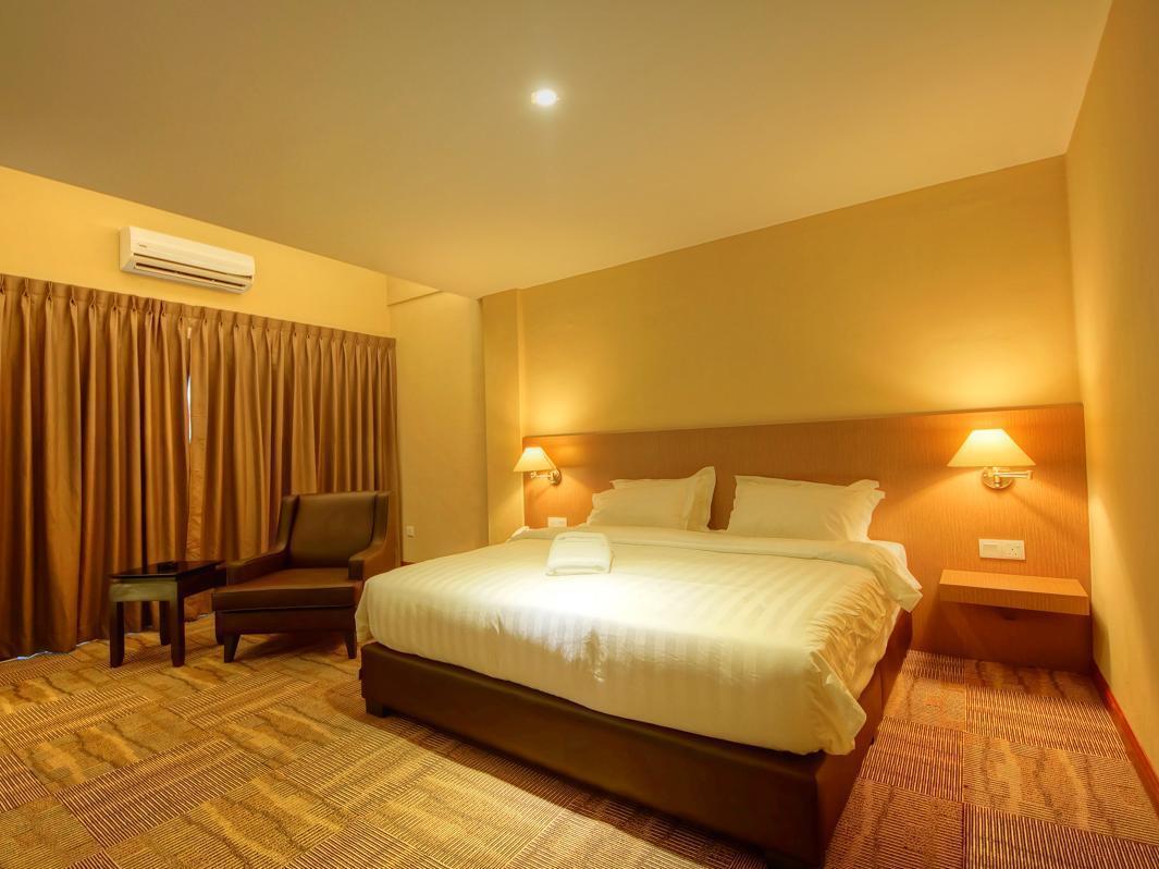 Merdeka Hotel Kluang Exteriör bild